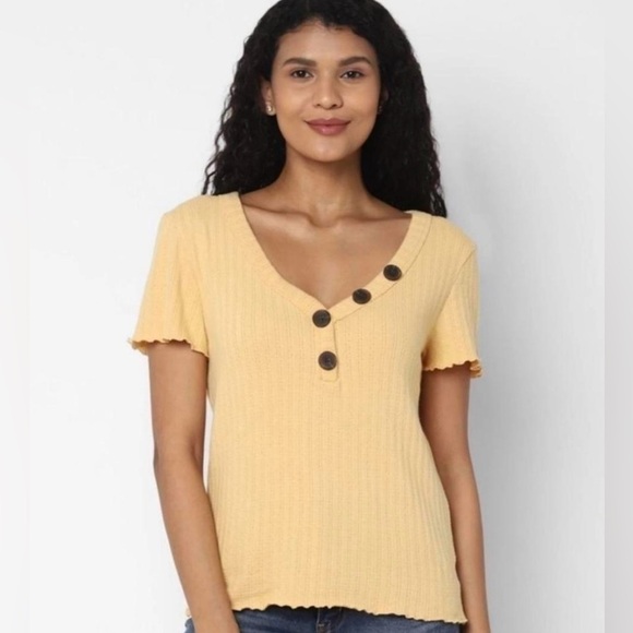American Eagle Outfitters Tops - FINALE SALE American eagle yellow shirt